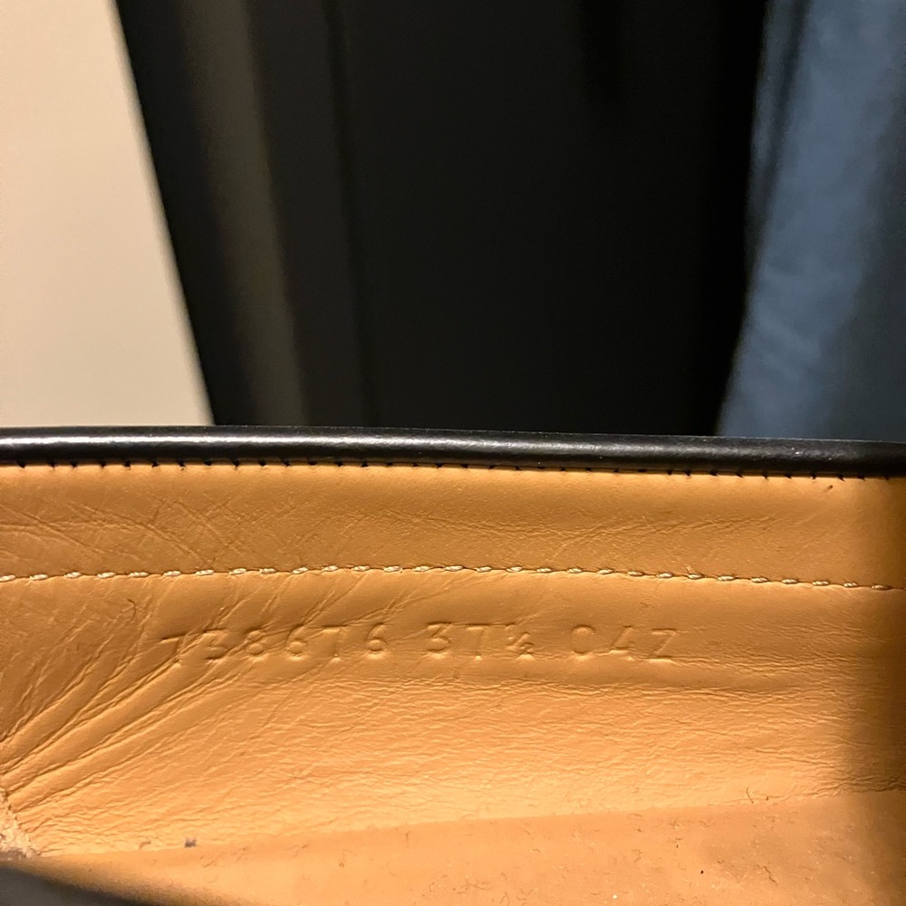 Gucci Black Leather Loafers with Logo Detail - Picture 5 of 6
